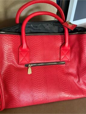 Tote&Carry Red Leather Snake Skin Textured Weekender with Gold Hardware NWOT